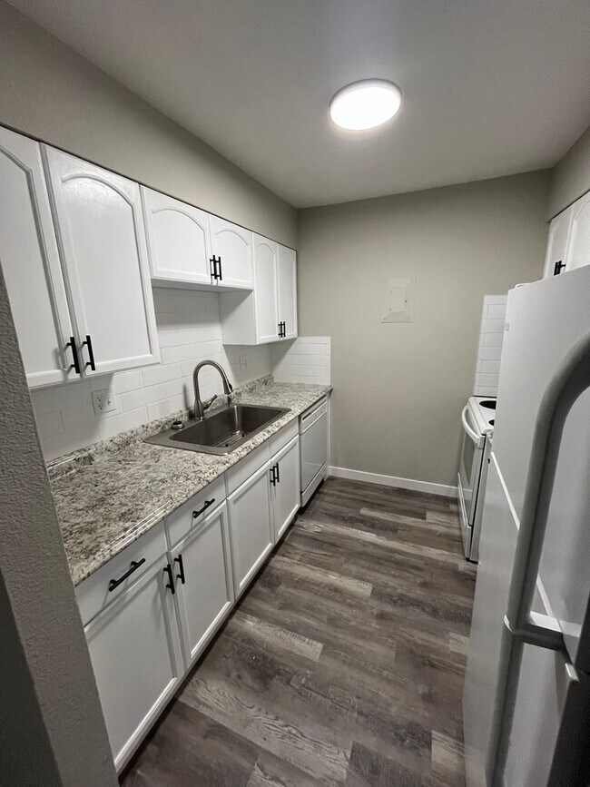 Building Photo - 4502 Picturesque Cir