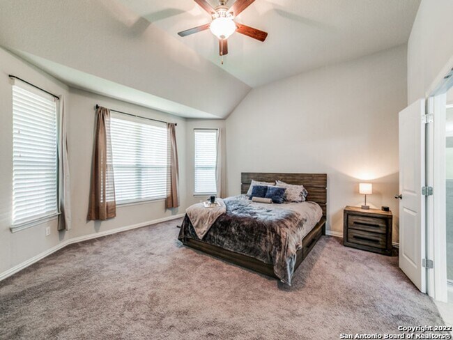 Building Photo - 4 Bedroom/3.5 Bathroom Alamo Ranch