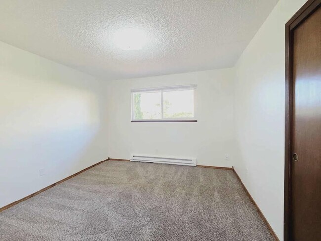 Building Photo - 1037/1039 Eastmont Ave. Duplex