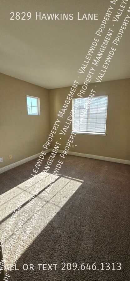 Building Photo - Tracy 3 Bedroom 2.5 Bathroom Home