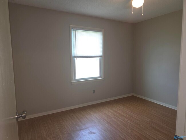Building Photo - 12105 Carriage Ct SE