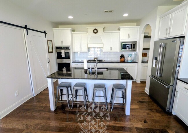 Building Photo - 6150 Christmas Dr