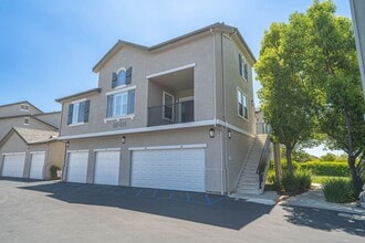 Building Photo - 1 Bedroom + Loft in the Bordeaux Community of Saugus!