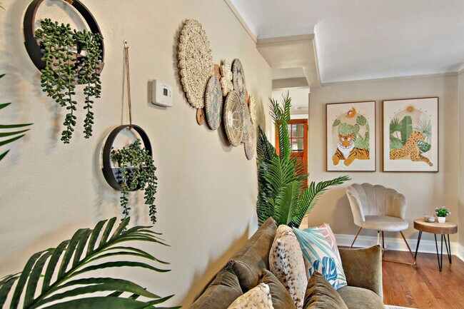 Building Photo - 3446 N Ozark Ave