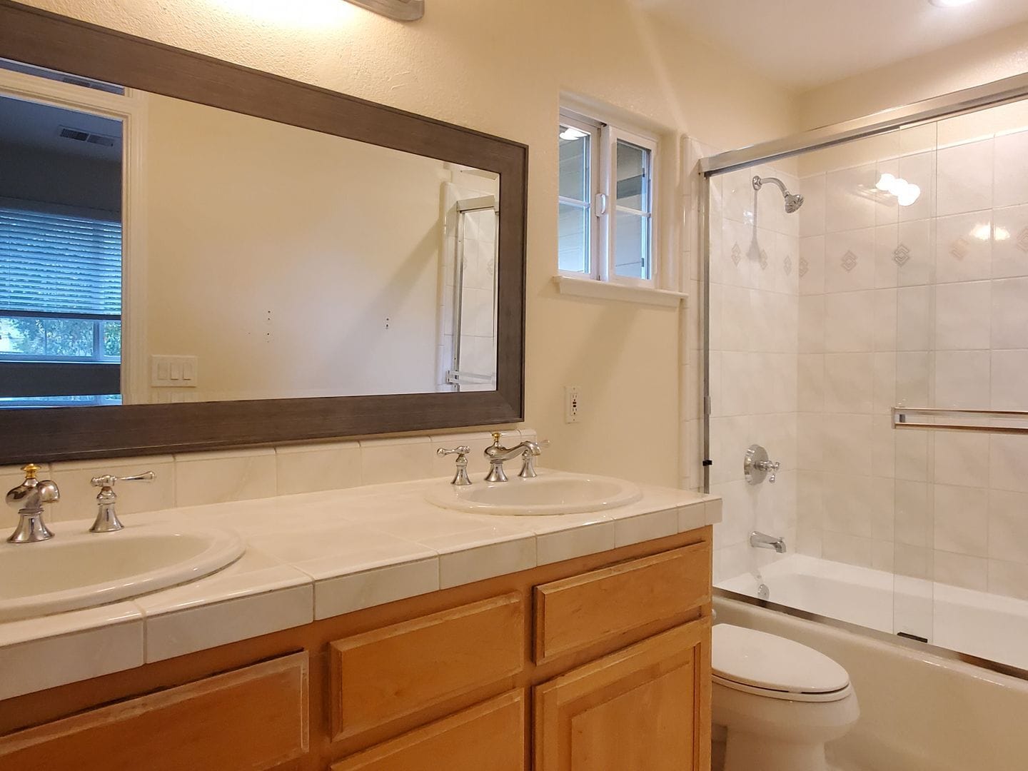 Building Photo - 1570 Layla Ct