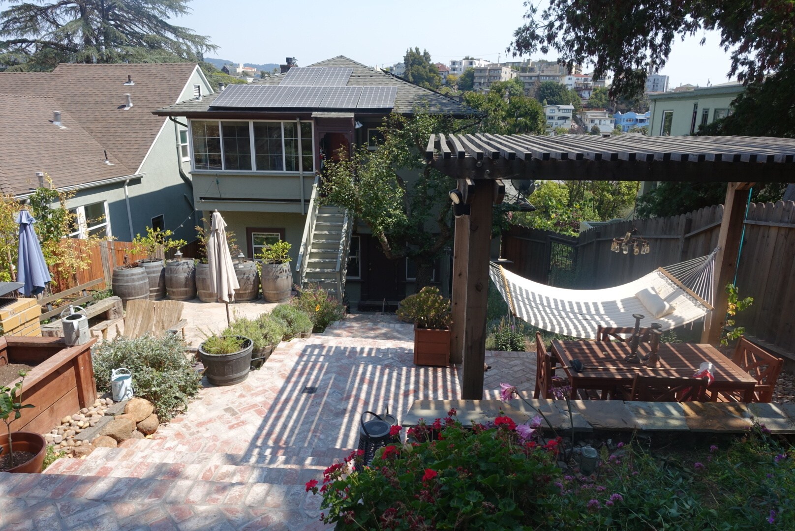 Building Photo - 575 Valle Vista Ave