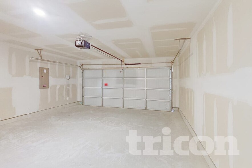 Building Photo - 911 Ponderosa Ln