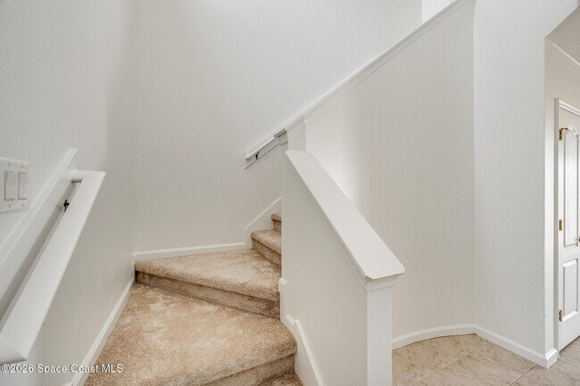 Building Photo - 733 Ventura Dr