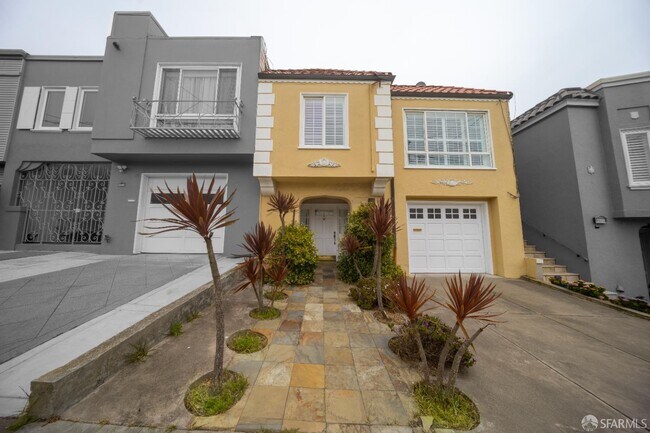 Primary Photo - 2346 33rd Ave