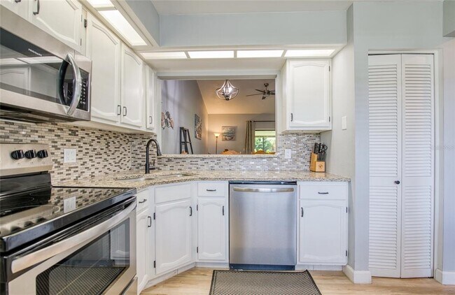 Building Photo - 2478 Bentley Dr