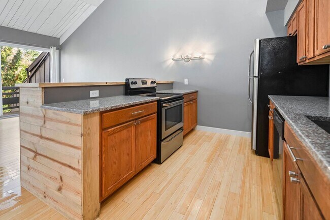 Building Photo - 4Touchstone