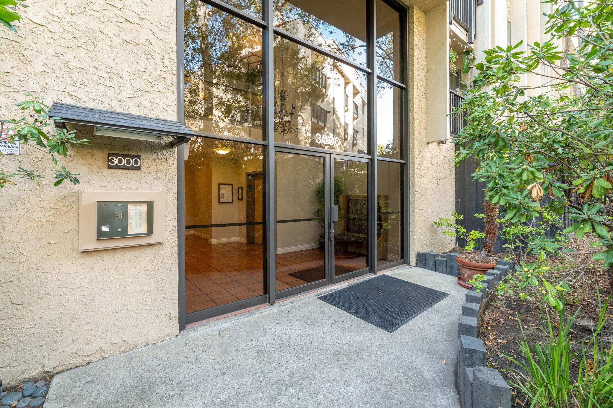 Building entry - 3113 Raintree Cir