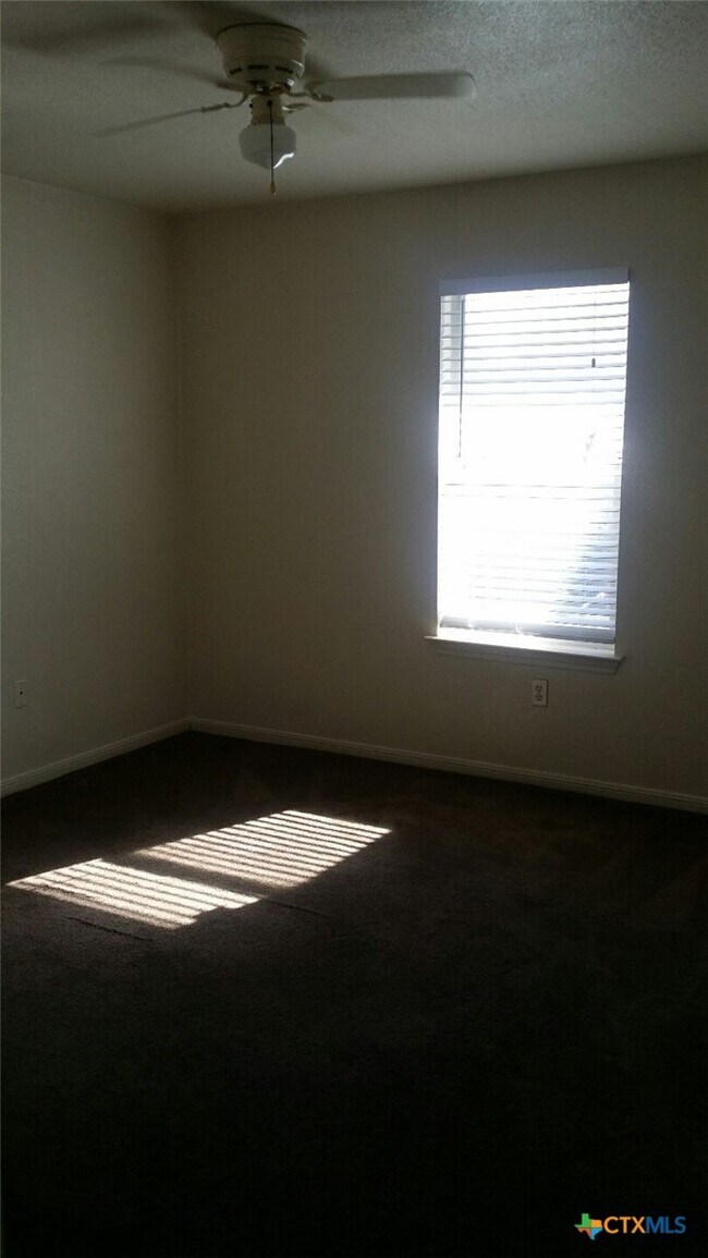 Building Photo - 1102 Circle M Dr