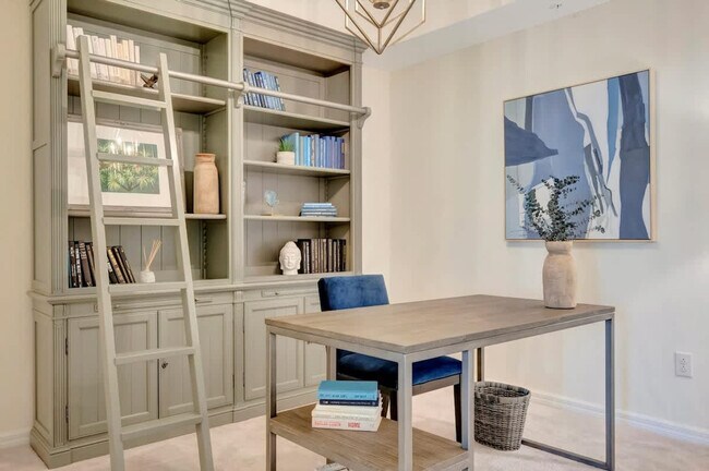 Building Photo - 5720 Palmer Cir