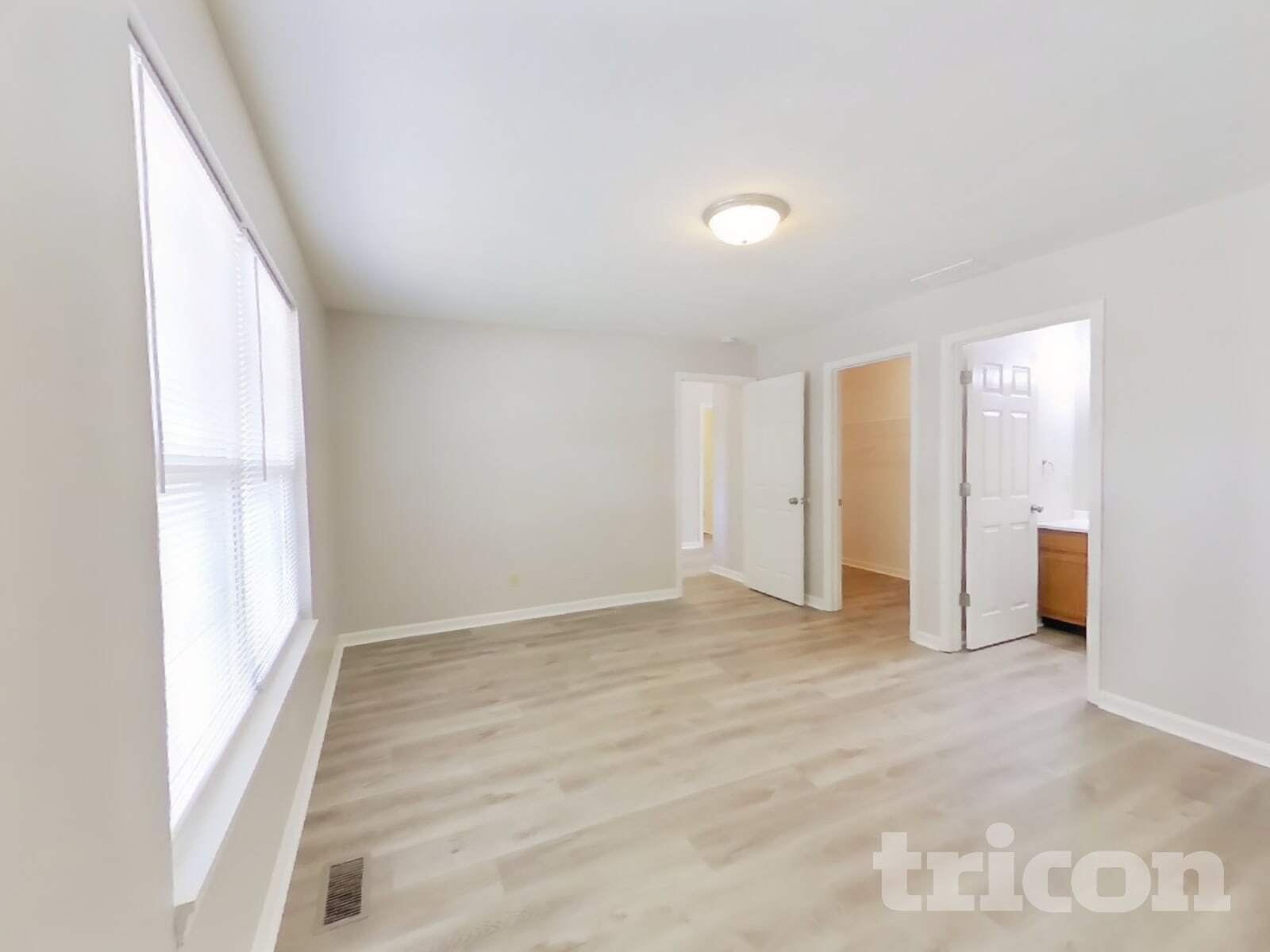 Building Photo - 945 Center St