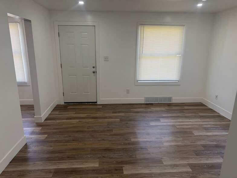 Building Photo - 11393 Prest St