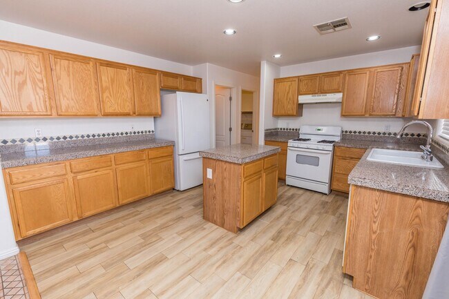 Building Photo - Spacious 3-Bedroom, 2.5-Bath Two-Story Hom...