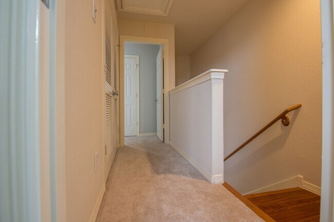 Building Photo - 3002 Clearview Cir