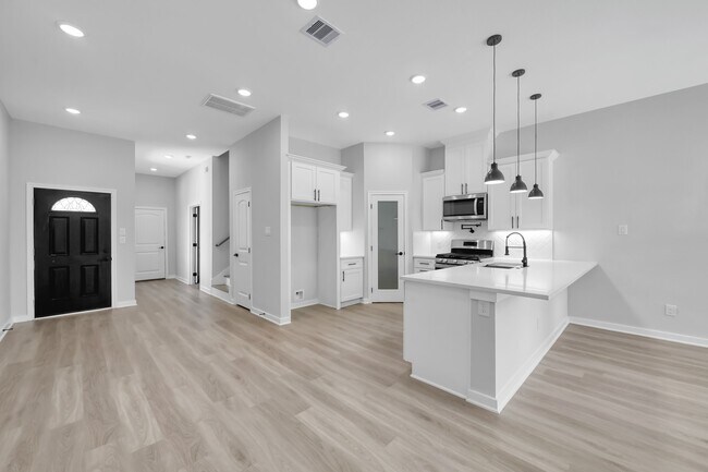 Building Photo - 14833 Spica Ct