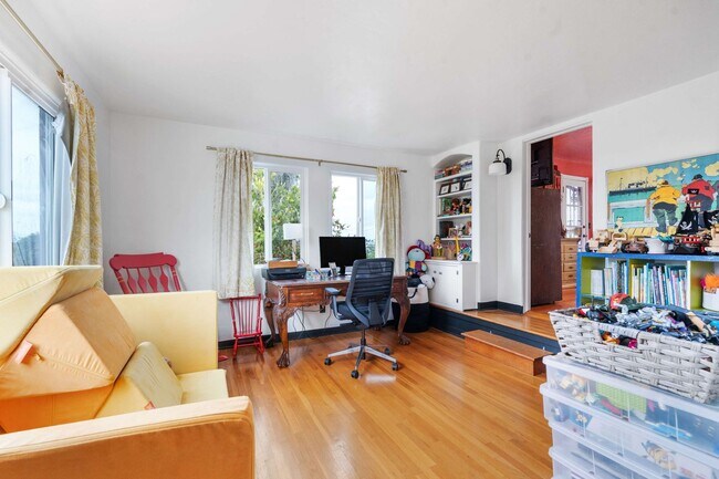 Building Photo - Historic Charm Meets Modern Living – Stunning 5 Bedroom Home on Iconic Myrtle Avenue