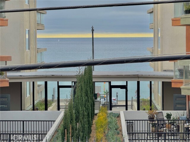 Building Photo - 1301 S Catalina Ave