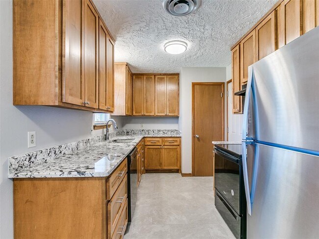 Building Photo - 214 Thompson Dr