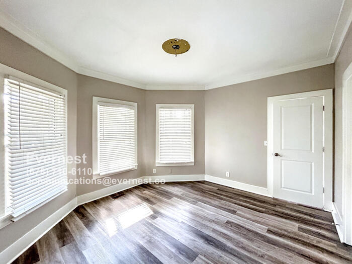 Building Photo - 3559 Victoria St