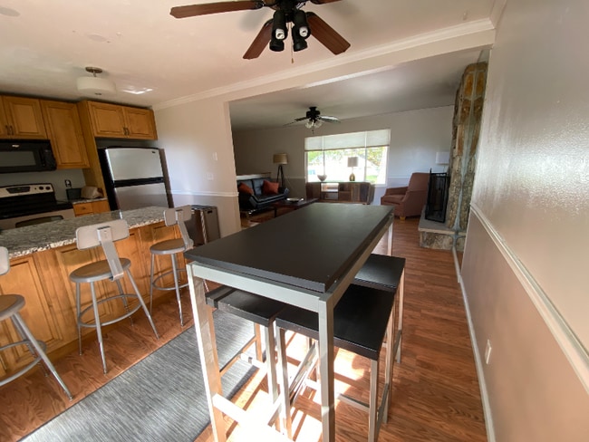 Building Photo - 11540 Sandy Creek Dr