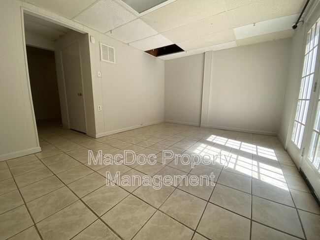 Building Photo - 813 Sledgehammer Dr