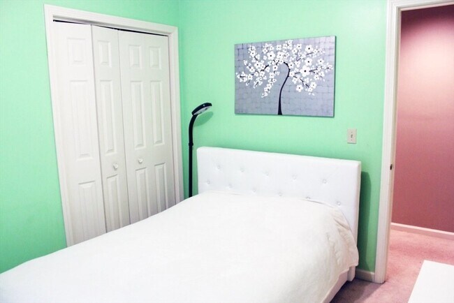 Building Photo - 19 Hillando Dr