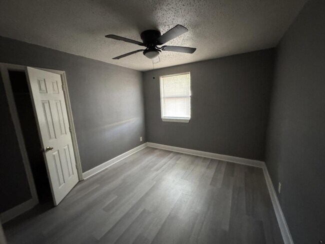 Building Photo - 4114 Moncrief Rd