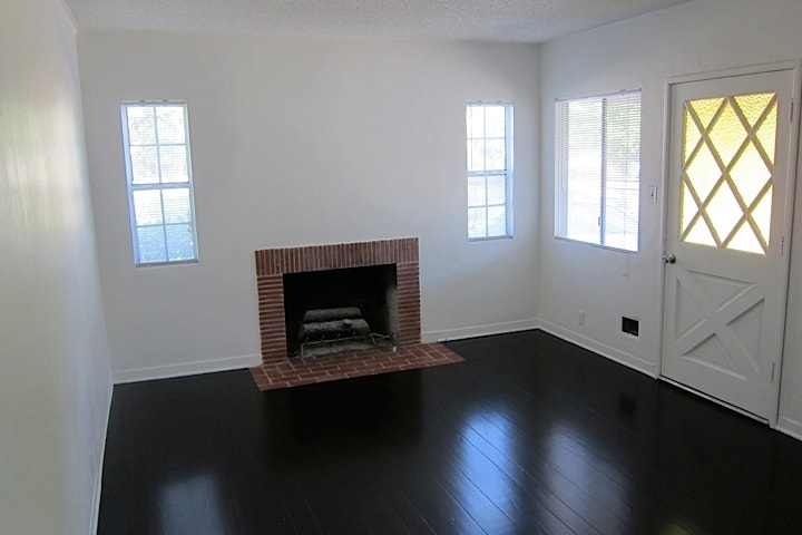 Living Room (unfurnished) - 4927 Forman Ave