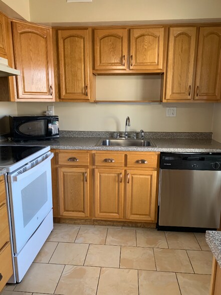 Building Photo - 101 Candlewood Dr