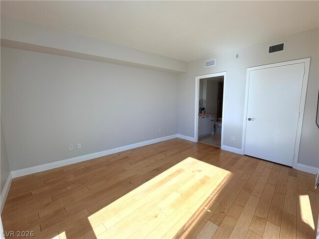 Building Photo - 322 Karen Ave