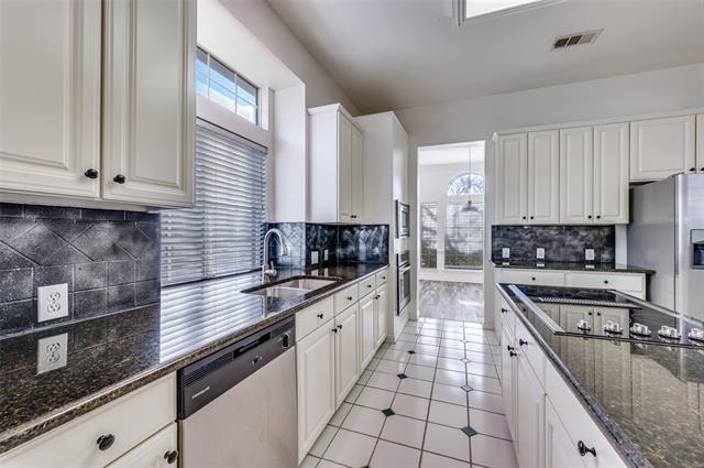 Building Photo - 9611 Cliffside Dr