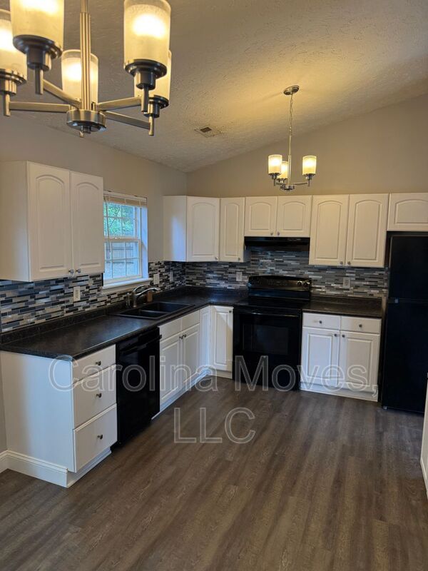 Building Photo - 600 Uneeda Ct