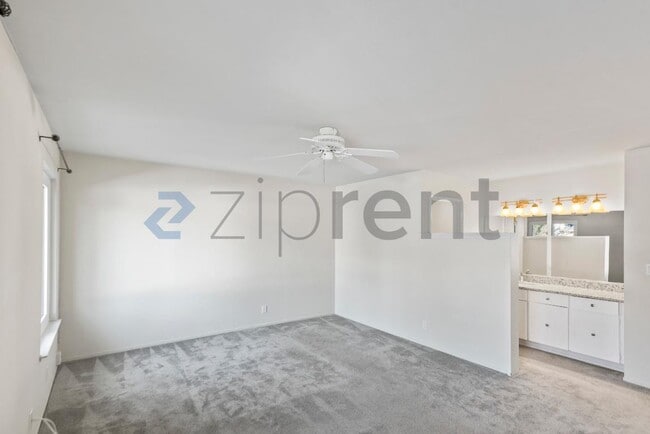 Building Photo - 1123 Glengarry Dr