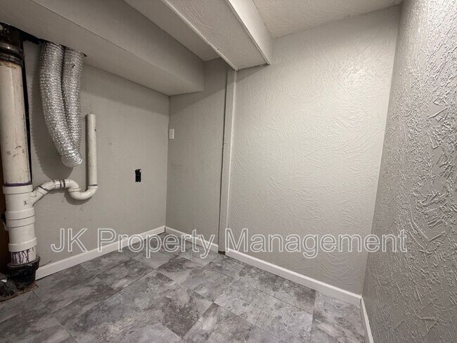 Building Photo - 2312 5th Ave N