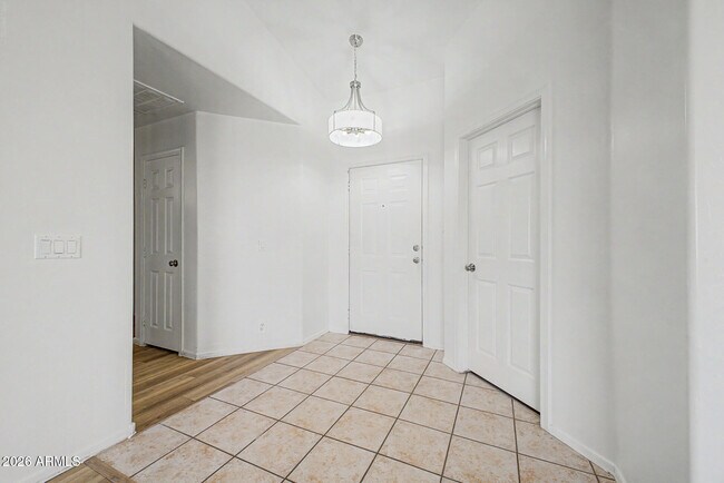 Building Photo - 930 E Harwell Rd