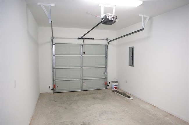 Building Photo - 118 Artesian Way
