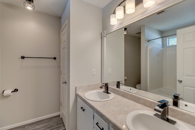 Building Photo - 19 Aquinnah Dr