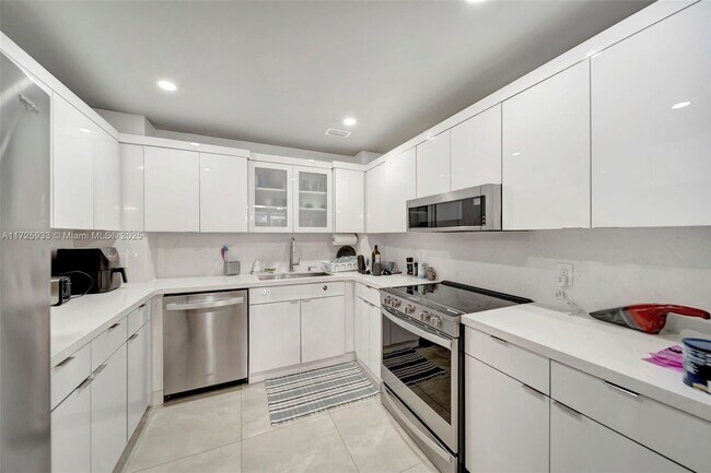 Primary Photo - 1950 S Ocean Dr