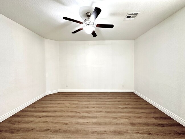 Building Photo - Lantern Gardens