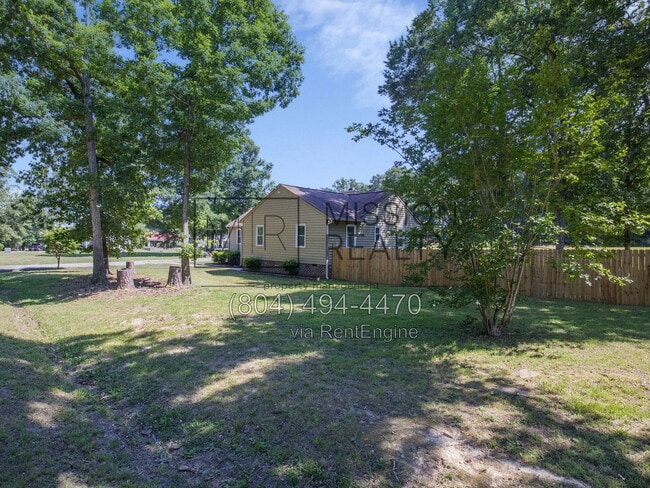 Building Photo - 7750 Robinwood Dr