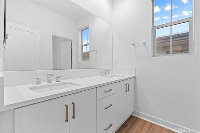 Building Photo - 35963 Bertain Dr