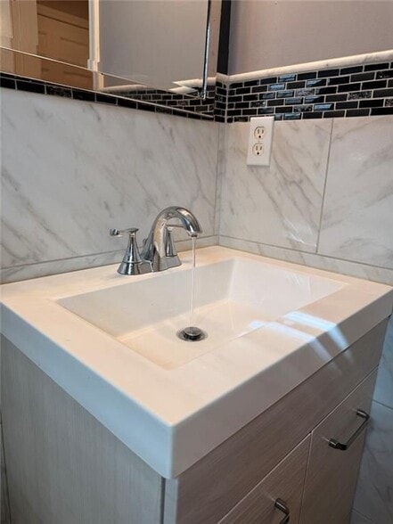 Building Photo - 6514 Mimosa Cir