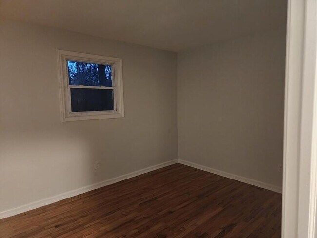 Building Photo - 11 Alexander Dr