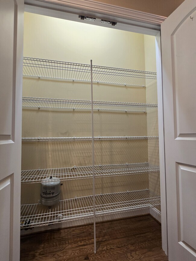 Building Photo - 716 Carneros Ci