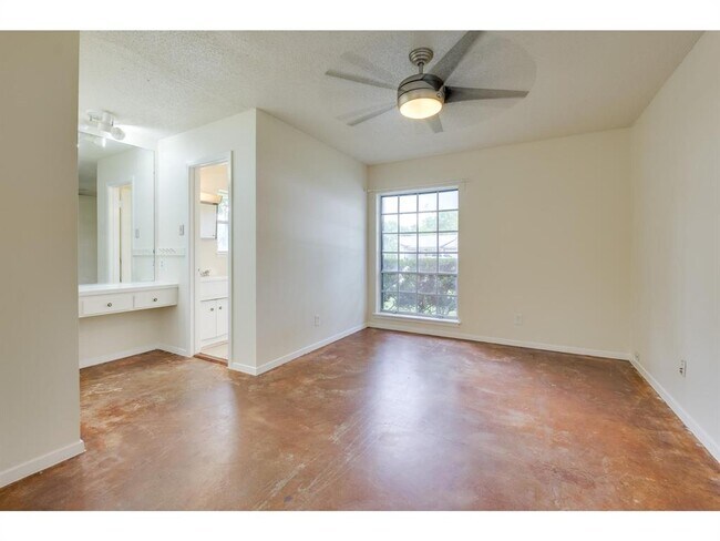Building Photo - 3406 Norwood Hill Rd