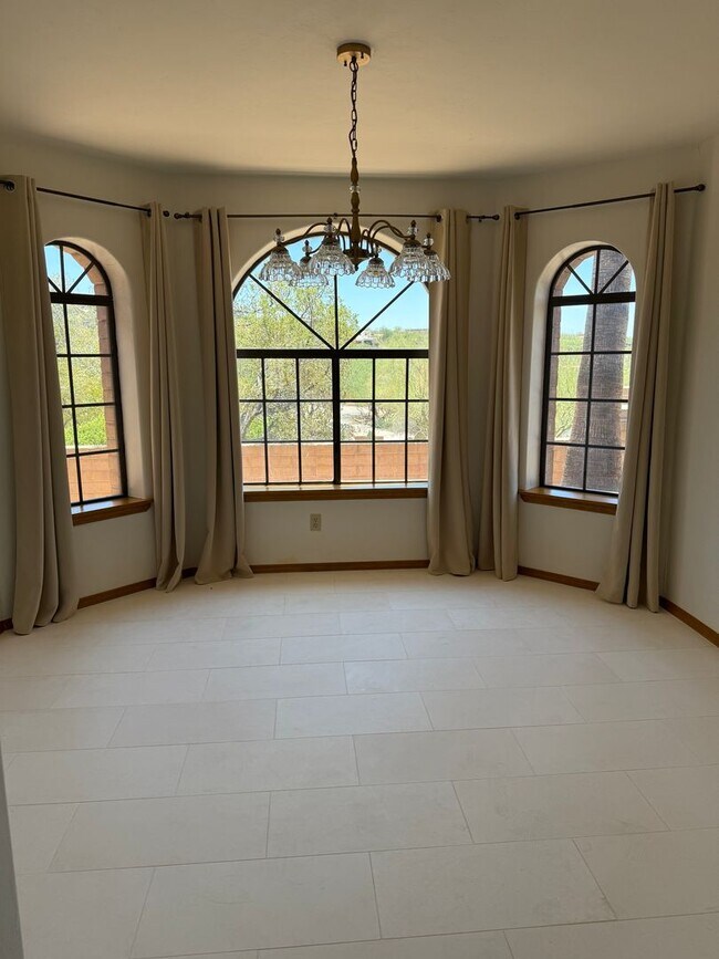 Building Photo - Tucson Foothills Home